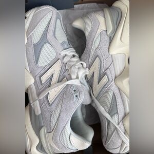 New Balance Women's Sneakers in Light Gray and Cream
